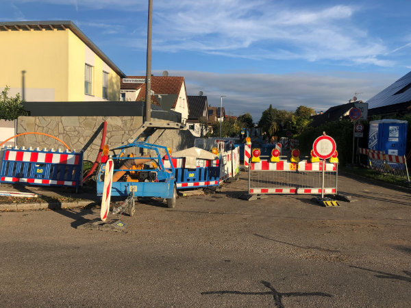 Eingerichtete Baustelle für den Kabeltiefbau